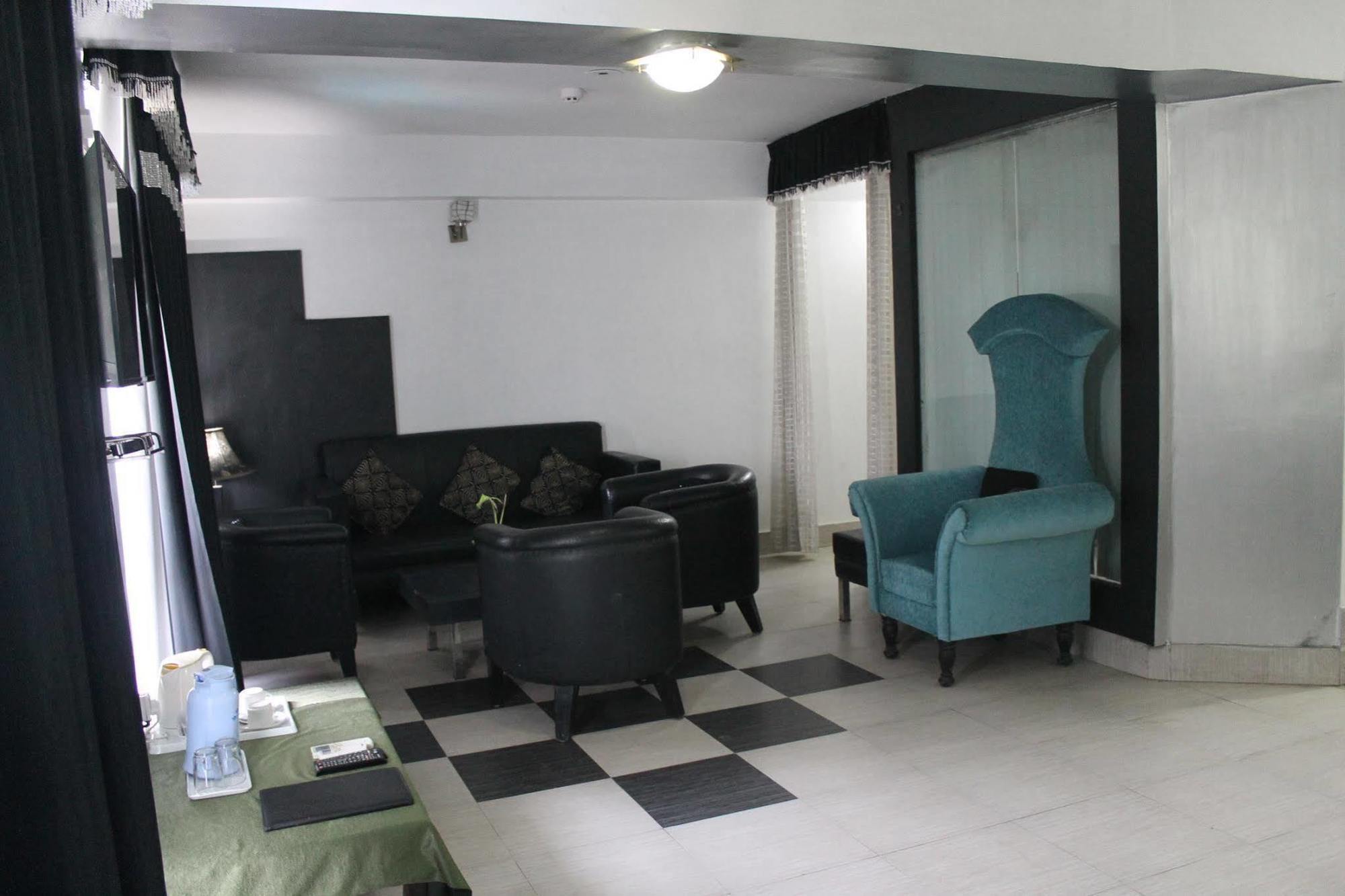Aravali Clarks Inn 阿尔瓦尔 外观 照片