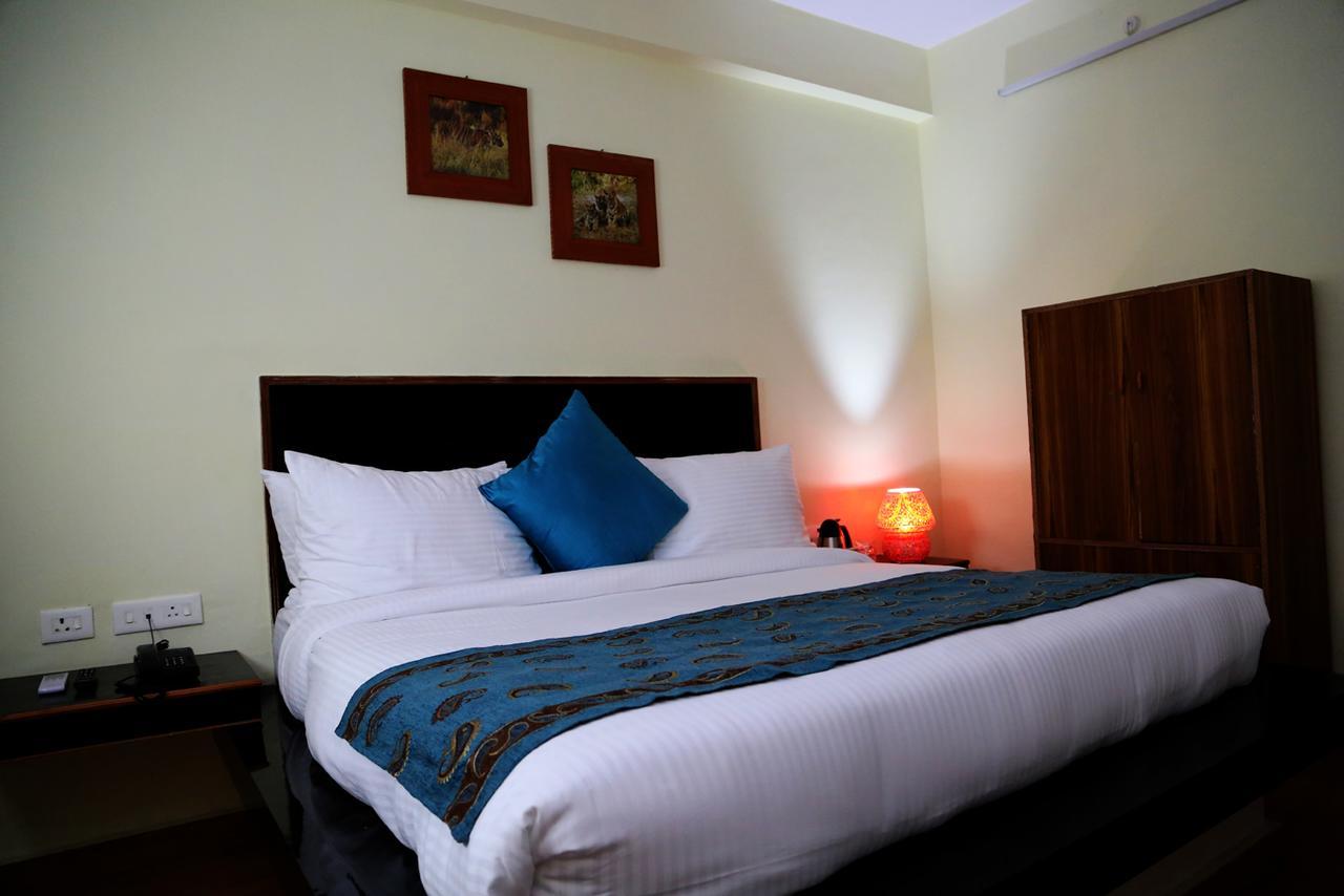 Aravali Clarks Inn 阿尔瓦尔 外观 照片