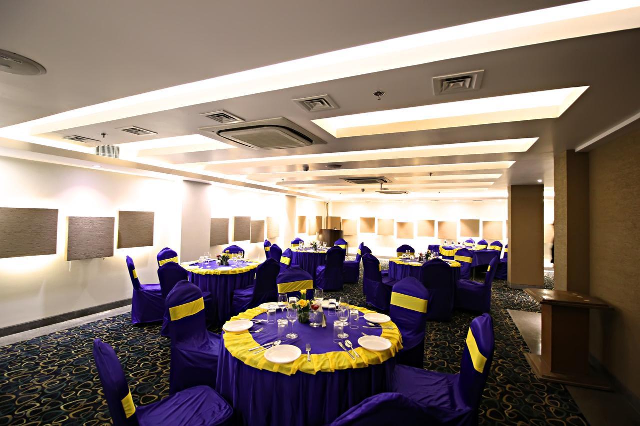 Aravali Clarks Inn 阿尔瓦尔 外观 照片