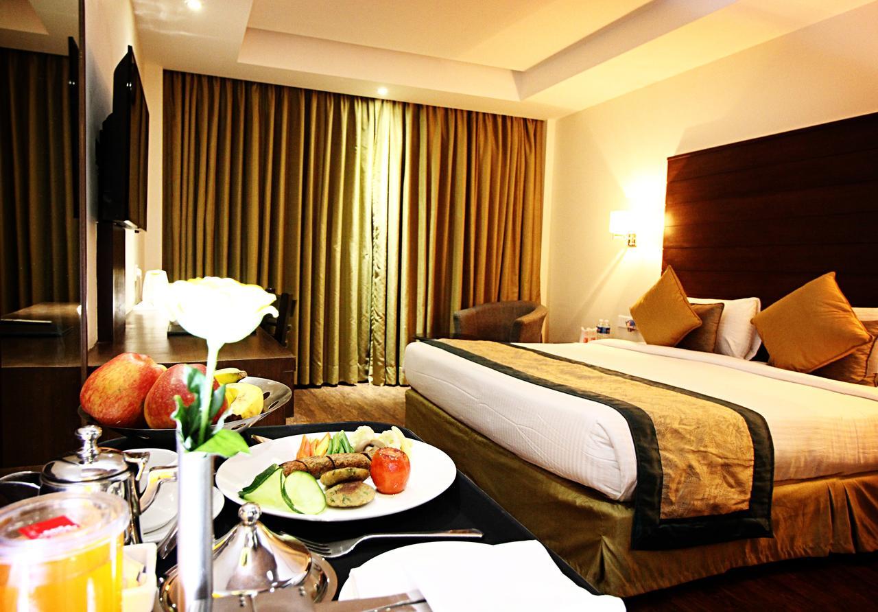 Aravali Clarks Inn 阿尔瓦尔 外观 照片